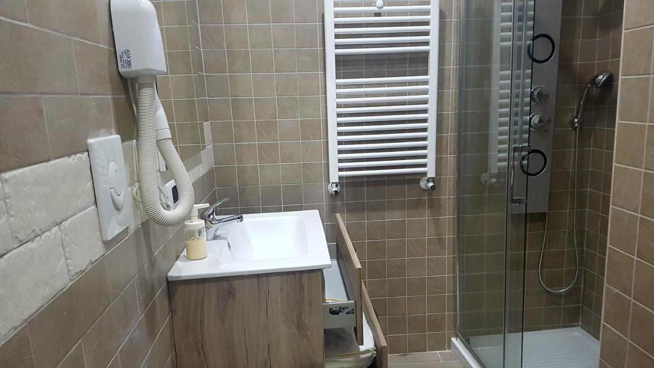 נאפולי Metro Duomo B&B מראה חיצוני תמונה